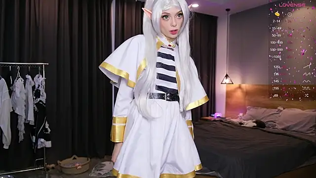 Snapshot of HolliWould_ chatting on 12/14/25, 08:09 HolliWould online show from 12/14/25, 08:09