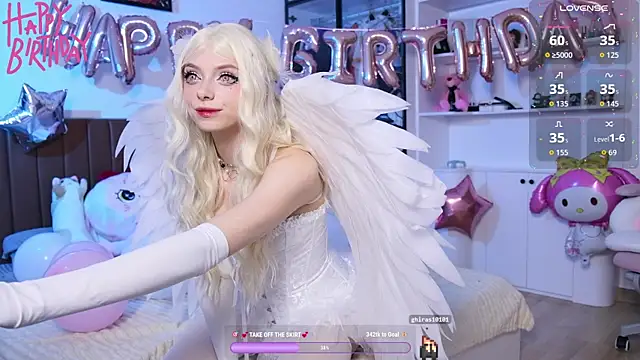 Snapshot of HolliWould_ chatting on 04/10/26, 12:54 HolliWould online show from 04/10/26, 12:54