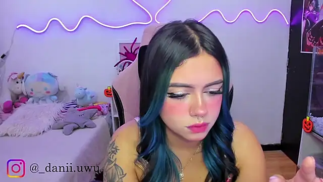 Snapshot of CuteDani_ chatting on 10/11/25, 09:52 CuteDani online show from 10/11/25, 09:52