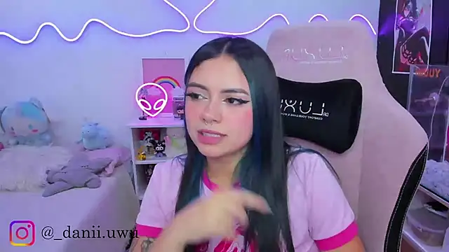 Snapshot of CuteDani_ chatting on 11/10/25, 12:31 CuteDani online show from 11/10/25, 12:31