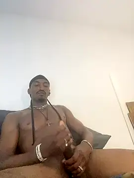 Snapshot of AndreMillz69 chatting on 11/25/25, 09:53 AndreMillz69 online show from 11/25/25, 09:53