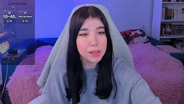 Snapshot of kellyharris chatting on 12/04/24, 03:10 kellyharris online show from 12/04/24, 03:10