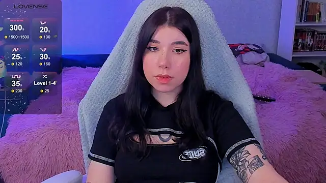 Snapshot of kellyharris chatting on 12/10/24, 03:44 kellyharris online show from 12/10/24, 03:44