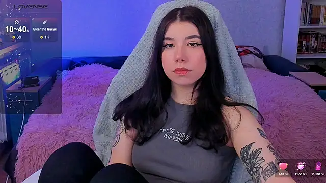 Snapshot of kellyharris chatting on 12/16/24, 01:11 kellyharris online show from 12/16/24, 01:11