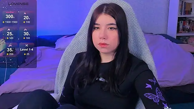 Snapshot of kellyharris chatting on 01/11/25, 01:43 kellyharris online show from 01/11/25, 01:43