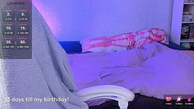 Snapshot of kellyharris chatting on 02/15/25, 03:28 kellyharris online show from 02/15/25, 03:28