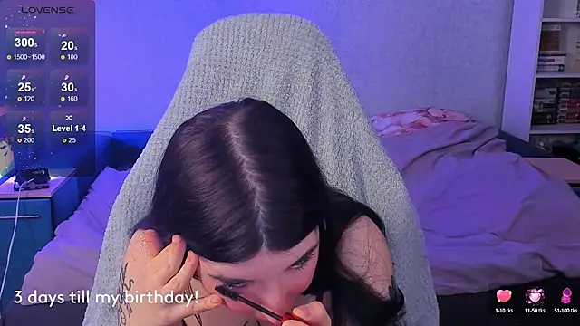 Snapshot of kellyharris chatting on 02/25/25, 02:44 kellyharris online show from 02/25/25, 02:44