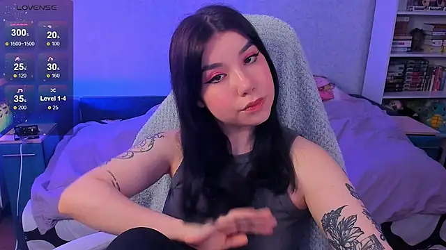 Snapshot of kellyharris chatting on 03/17/25, 03:18 kellyharris online show from 03/17/25, 03:18