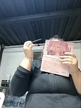 Snapshot of silvia_lane chatting on 10/24/25, 03:47 silvia lane online show from 10/24/25, 03:47