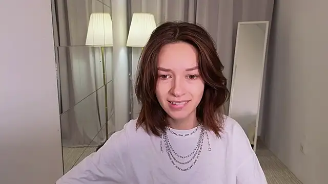 Snapshot of VivianLy_ chatting on 12/20/24, 07:55 VivianLy online show from 12/20/24, 07:55