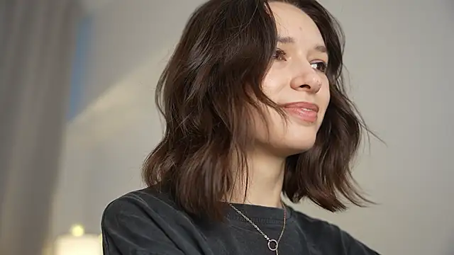 Snapshot of VivianLy_ chatting on 01/24/25, 11:48 VivianLy online show from 01/24/25, 11:48