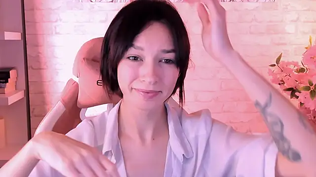 VivianLy  online show from 01/10/26, 11:01