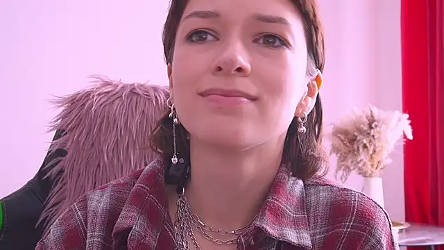 Snapshot of VivianLy_ chatting on 03/17/26, 11:57 VivianLy online show from 03/17/26, 11:57