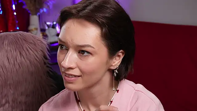 Snapshot of VivianLy_ chatting on 04/05/26, 12:13 VivianLy online show from 04/05/26, 12:13