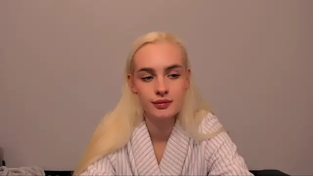 Snapshot of OliviaKisss chatting on 03/16/26, 08:02 OliviaKisss online show from 03/16/26, 08:02