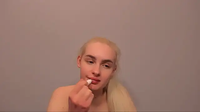 Snapshot of OliviaKisss chatting on 03/19/26, 09:19 OliviaKisss online show from 03/19/26, 09:19