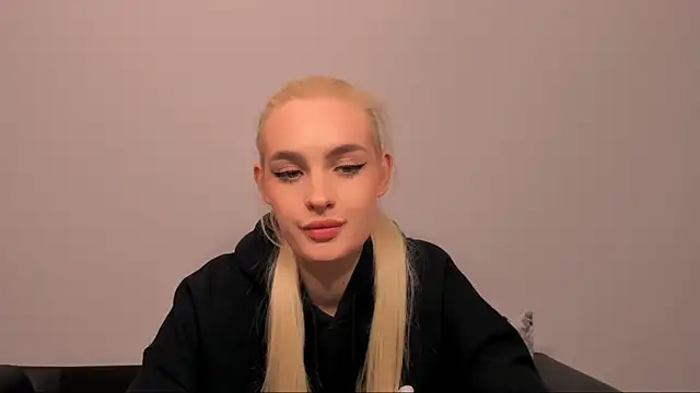 Snapshot of OliviaKisss chatting on 03/25/26, 08:15 OliviaKisss online show from 03/25/26, 08:15