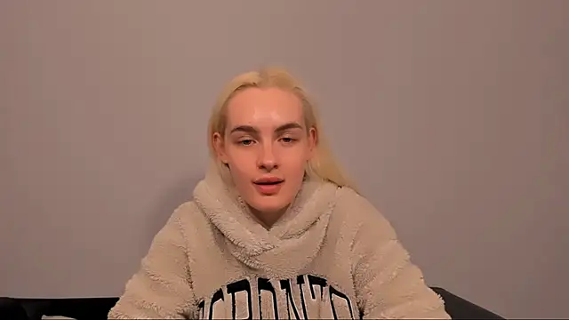 Snapshot of OliviaKisss chatting on 03/26/26, 08:14 OliviaKisss online show from 03/26/26, 08:14