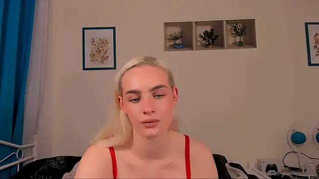 Snapshot of OliviaKisss chatting on 04/13/26, 05:51 OliviaKisss online show from 04/13/26, 05:51