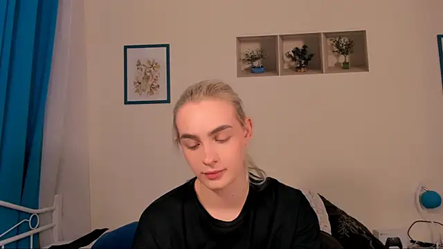 Snapshot of OliviaKisss chatting on 04/18/26, 07:18 OliviaKisss online show from 04/18/26, 07:18