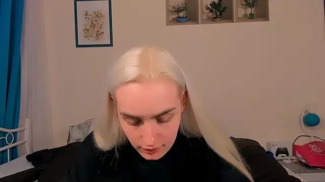 Snapshot of OliviaKisss chatting on 04/21/26, 07:28 OliviaKisss online show from 04/21/26, 07:28