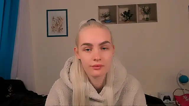 Snapshot of OliviaKisss chatting on 04/25/26, 01:25 OliviaKisss online show from 04/25/26, 01:25
