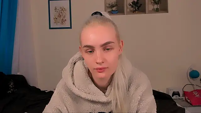 Snapshot of OliviaKisss chatting on 04/25/26, 01:41 OliviaKisss online show from 04/25/26, 01:41