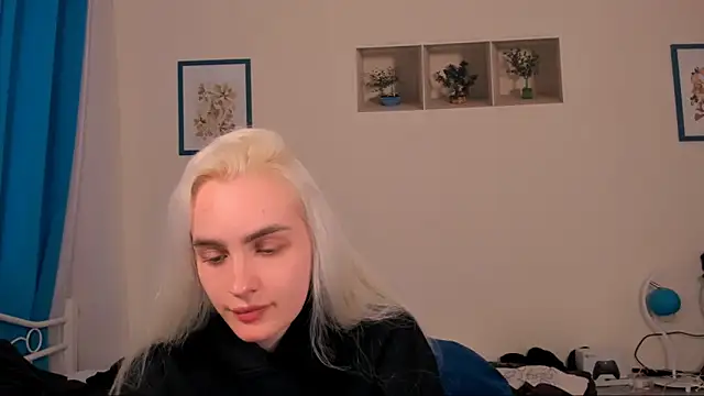 Snapshot of OliviaKisss chatting on 05/19/26, 05:30 OliviaKisss online show from 05/19/26, 05:30