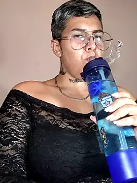 Snapshot of Yessi_rousse chatting on 01/11/26, 11:32 Yessi rousse online show from 01/11/26, 11:32