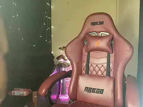 Snapshot of shanayaaa_1 chatting on 01/23/25, 09:39 shanayaaa 1 online show from 01/23/25, 09:39