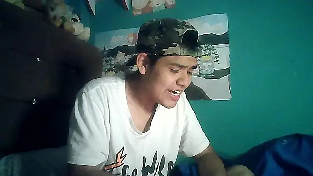 Snapshot of Valesh20 chatting on 10/23/25, 01:27 Valesh20 online show from 10/23/25, 01:27