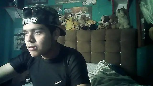 Snapshot of Valesh20 chatting on 10/28/25, 12:47 Valesh20 online show from 10/28/25, 12:47