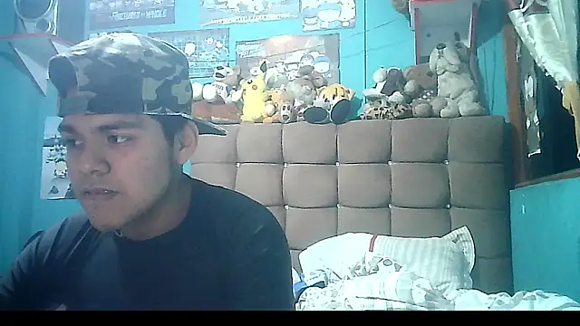 Snapshot of Valesh20 chatting on 11/02/25, 12:24 Valesh20 online show from 11/02/25, 12:24