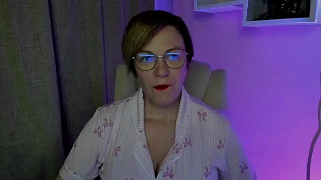 Snapshot of feliziaDesire chatting on 07/22/26, 03:31 feliziaDesire online show from 07/22/26, 03:31