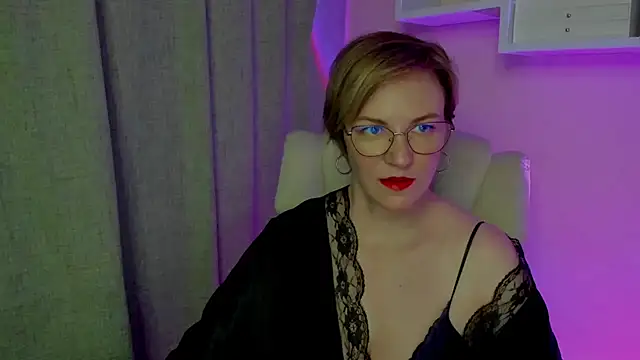 Snapshot of feliziaDesire chatting on 08/04/26, 03:43 feliziaDesire online show from 08/04/26, 03:43
