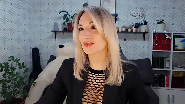 Snapshot of MillaXQueen chatting on 03/24/26, 11:15 MillaXQueen online show from 03/24/26, 11:15