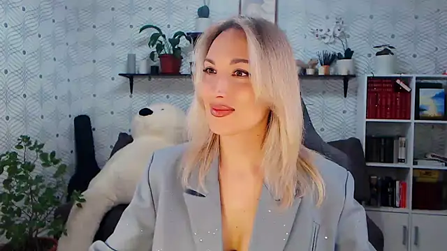 Snapshot of MillaXQueen chatting on 03/25/26, 03:07 MillaXQueen online show from 03/25/26, 03:07