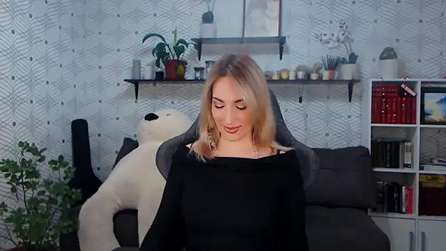 Snapshot of MillaXQueen chatting on 04/19/26, 01:32 MillaXQueen online show from 04/19/26, 01:32