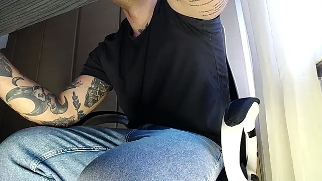 Snapshot of FindomJason chatting on 03/13/25, 10:05 FindomJason online show from 03/13/25, 10:05