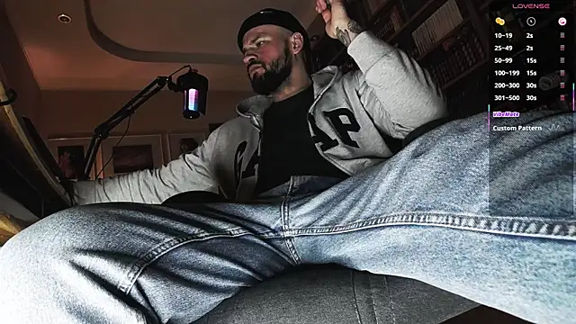 Snapshot of FindomJason chatting on 10/12/25, 07:57 FindomJason online show from 10/12/25, 07:57