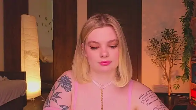 Snapshot of Hottie_Jane chatting on 04/17/26, 11:24 Hottie Jane online show from 04/17/26, 11:24