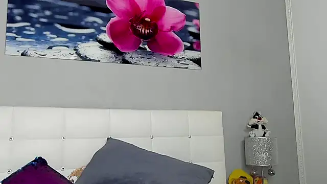 JuliaHunts online show from 12/14/25, 05:24