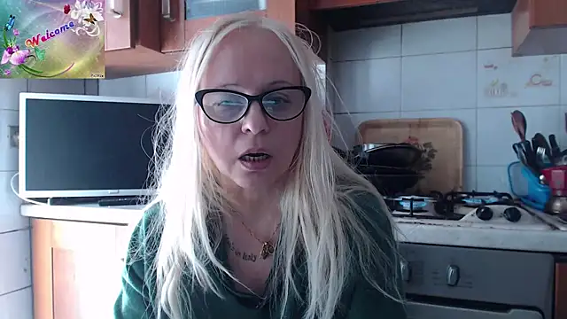 martachatte online show from 10/08/25, 08:56