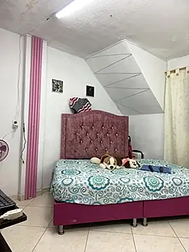 Snapshot of Rossestoner chatting on 02/08/26, 03:43 Rossestoner online show from 02/08/26, 03:43