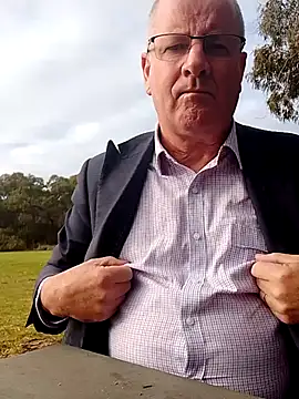 stiffandlubedxh online show from 10/13/25, 09:04