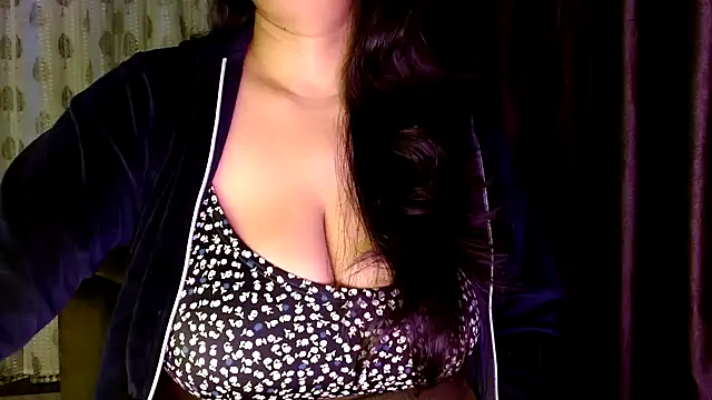 janifer001 online show from 01/13/26, 12:16