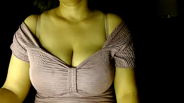 Snapshot of janifer001 chatting on 04/21/26, 01:53 janifer001 online show from 04/21/26, 01:53