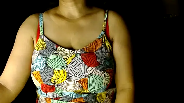 Snapshot of janifer001 chatting on 04/22/26, 01:52 janifer001 online show from 04/22/26, 01:52