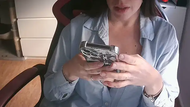 LunaGuerraxx online show from 03/25/26, 08:42