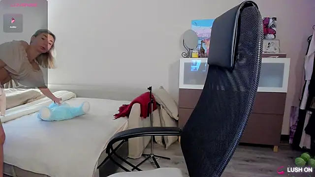 DannaEvan online show from 12/15/25, 03:33